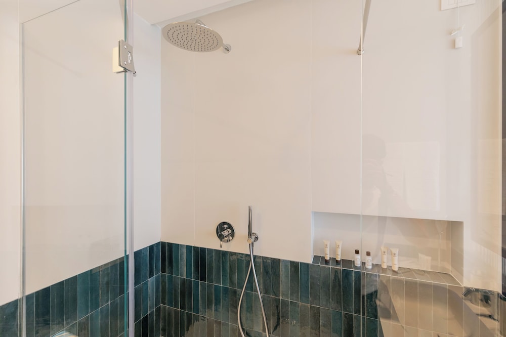 Suite - Photo 5