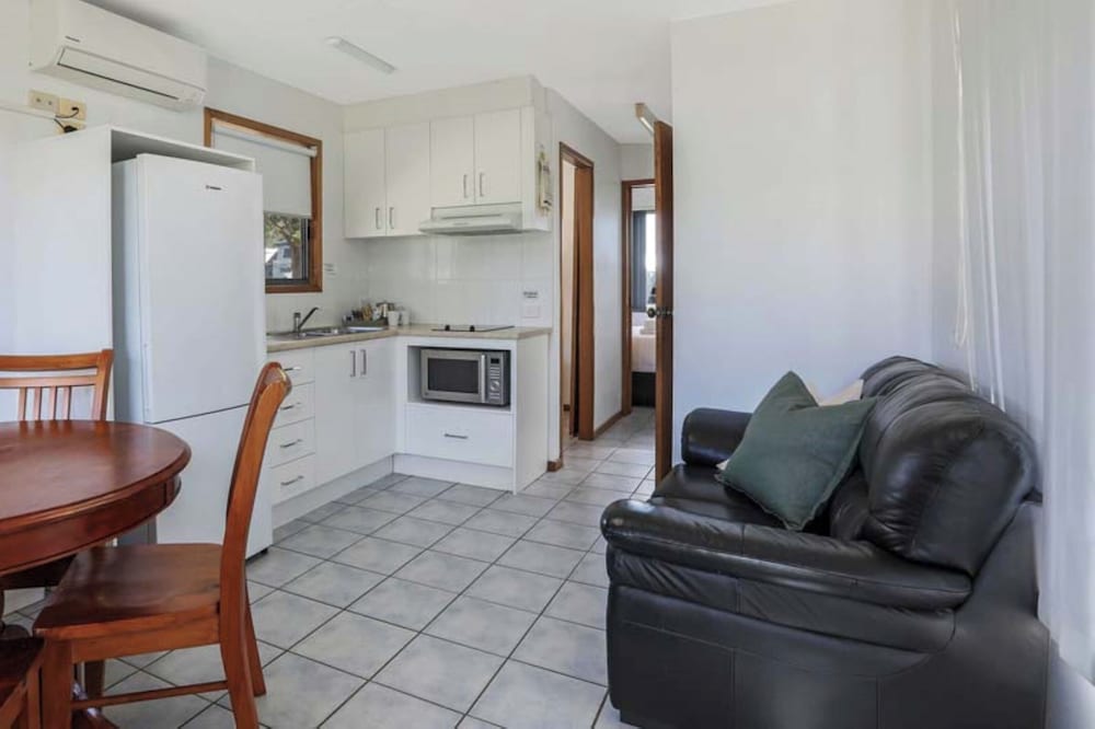Standard Cabin - Sleeps 4 - Dog Friendly photo 3