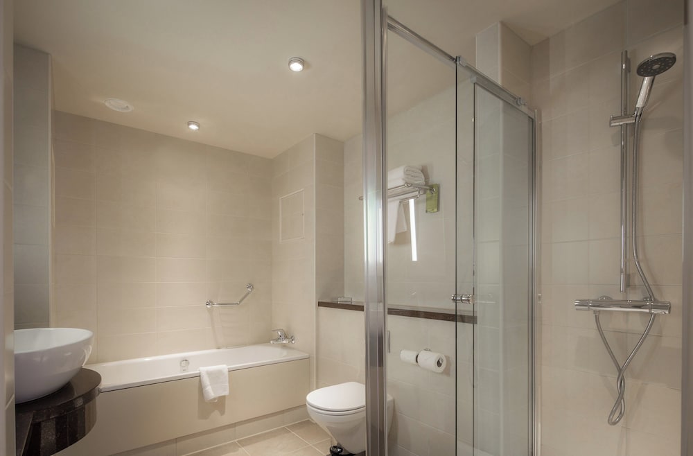 Standard Room, 1 Queen Bed - Photo 13