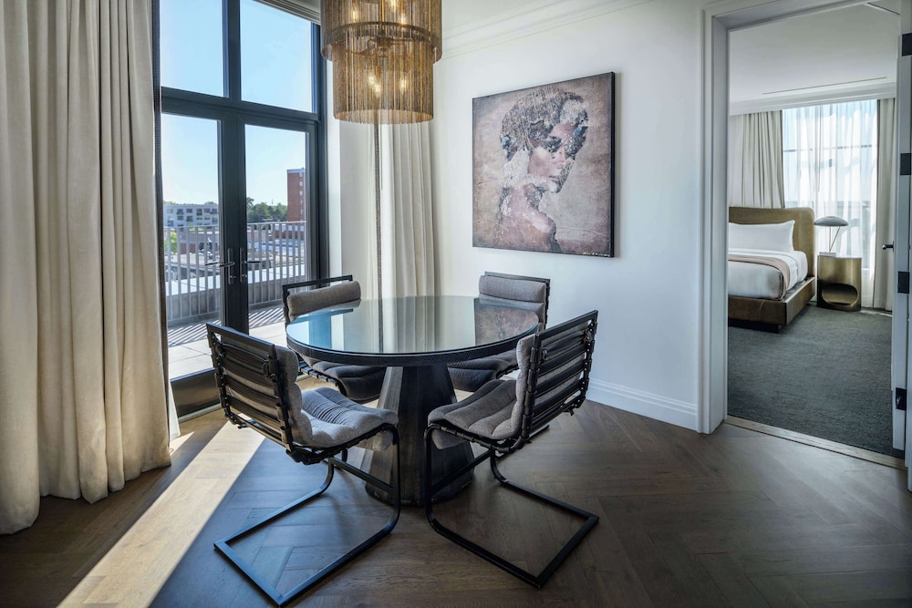 Suite, 1 King Bed, Terrace (Woodward)