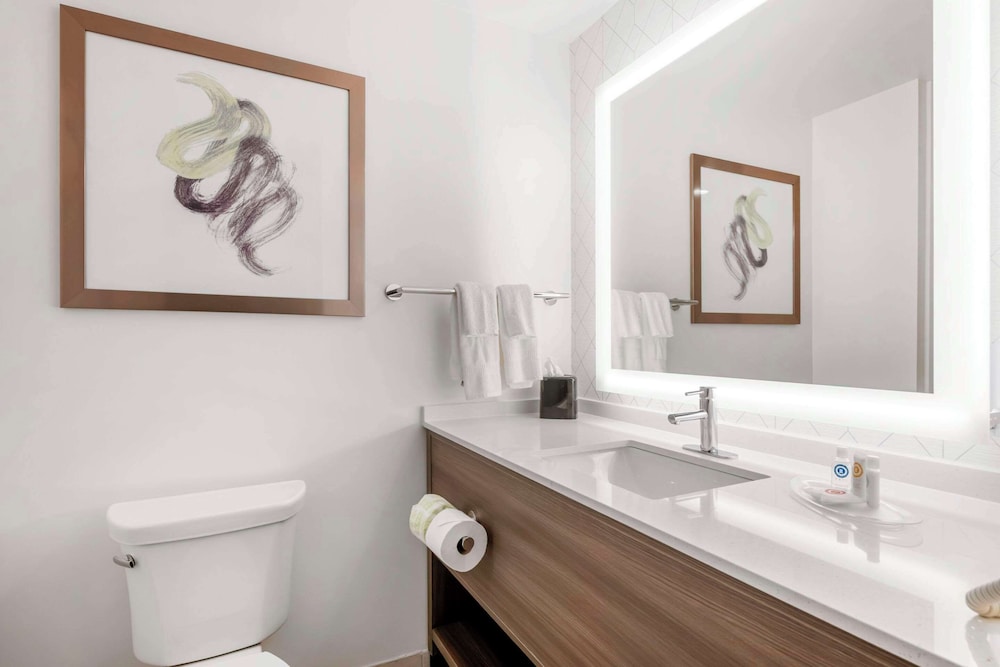 Suite, Multiple Beds, Non Smoking - Photo 1