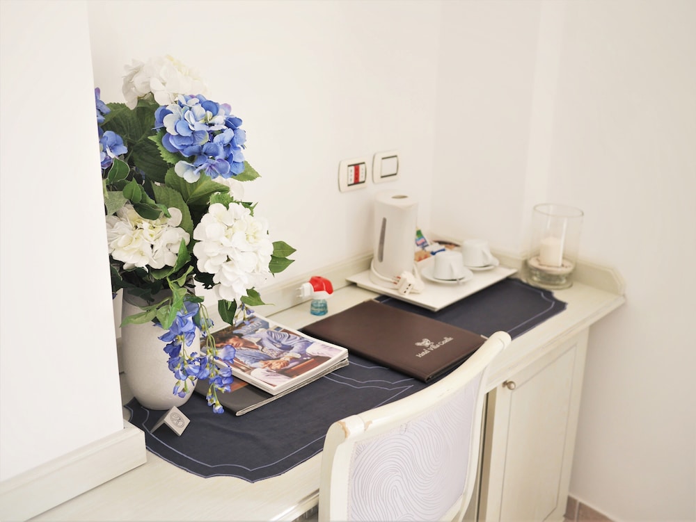 Standard Double Room, Balcony, Garden View - Photo 6