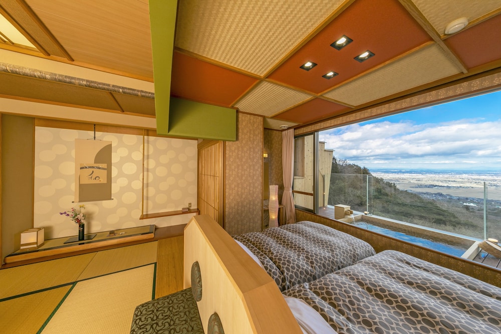 Japanese Western Room with Outside Bath (10 Tatami Mats) photo 2