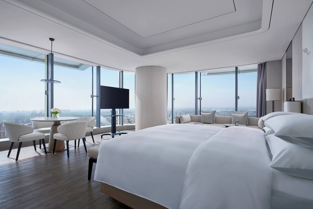 Club Studio, 1 King Bed