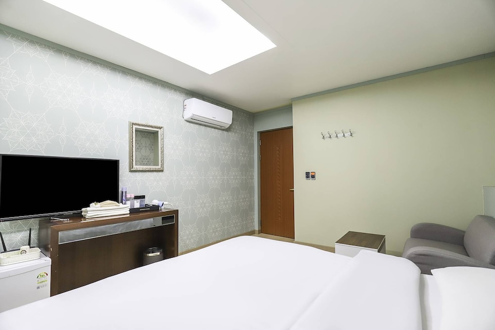 Standard Double Room, City View photo 2