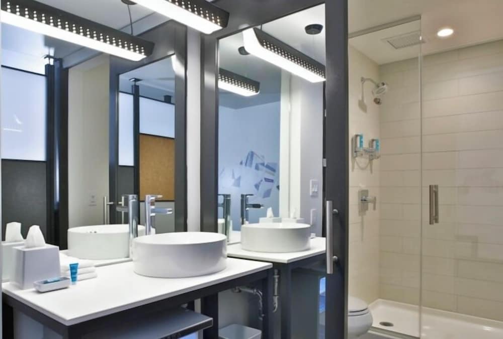 Room, 2 Queen Beds, City View (Hearing Accessible)