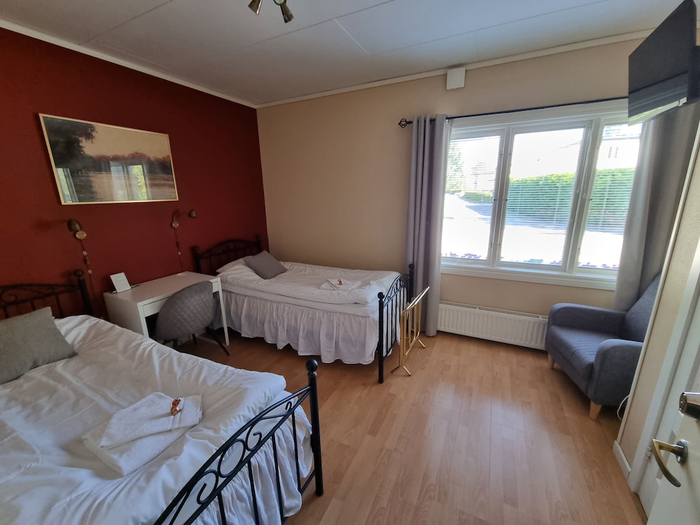 Basic Twin Room photo 3