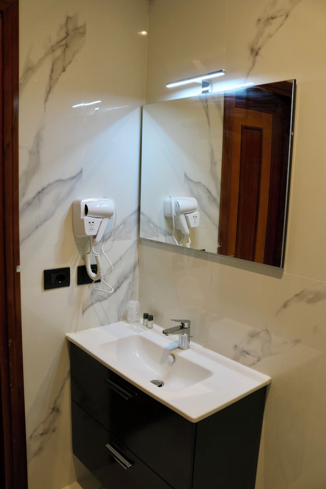 Double or Twin Room - Photo 2