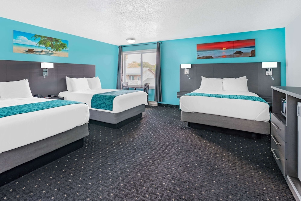 Suite, Multiple Beds, Non Smoking - Photo 3