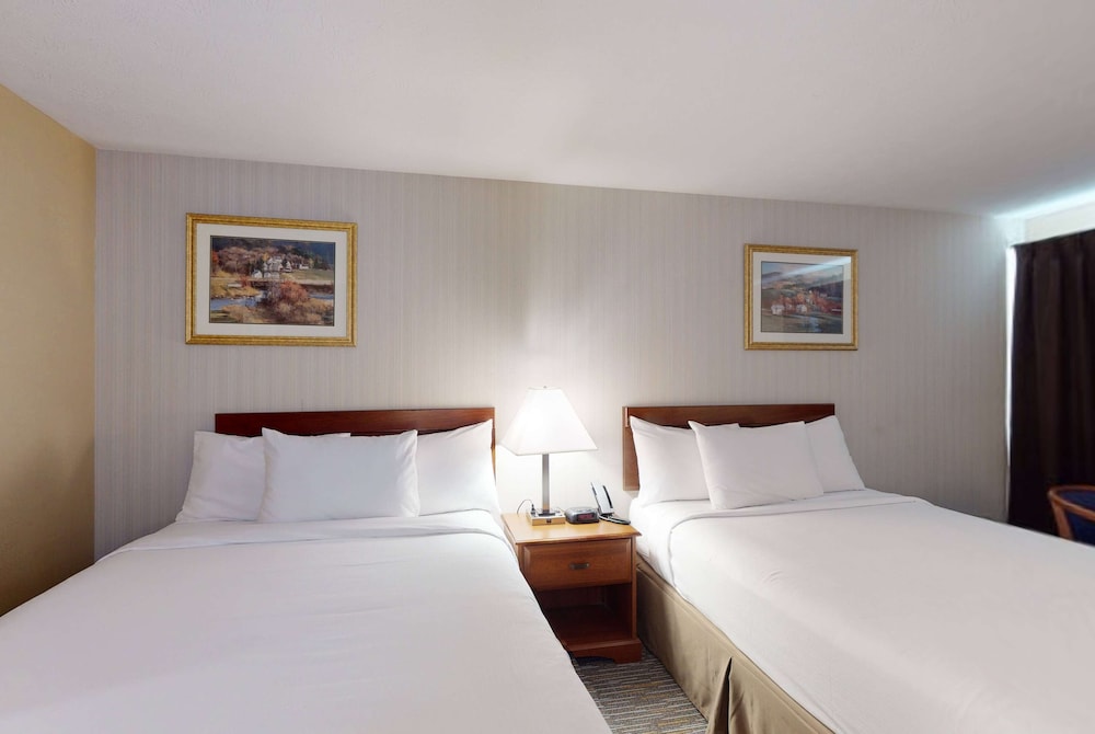 Room, 2 Double Beds, Non Smoking - Photo 1