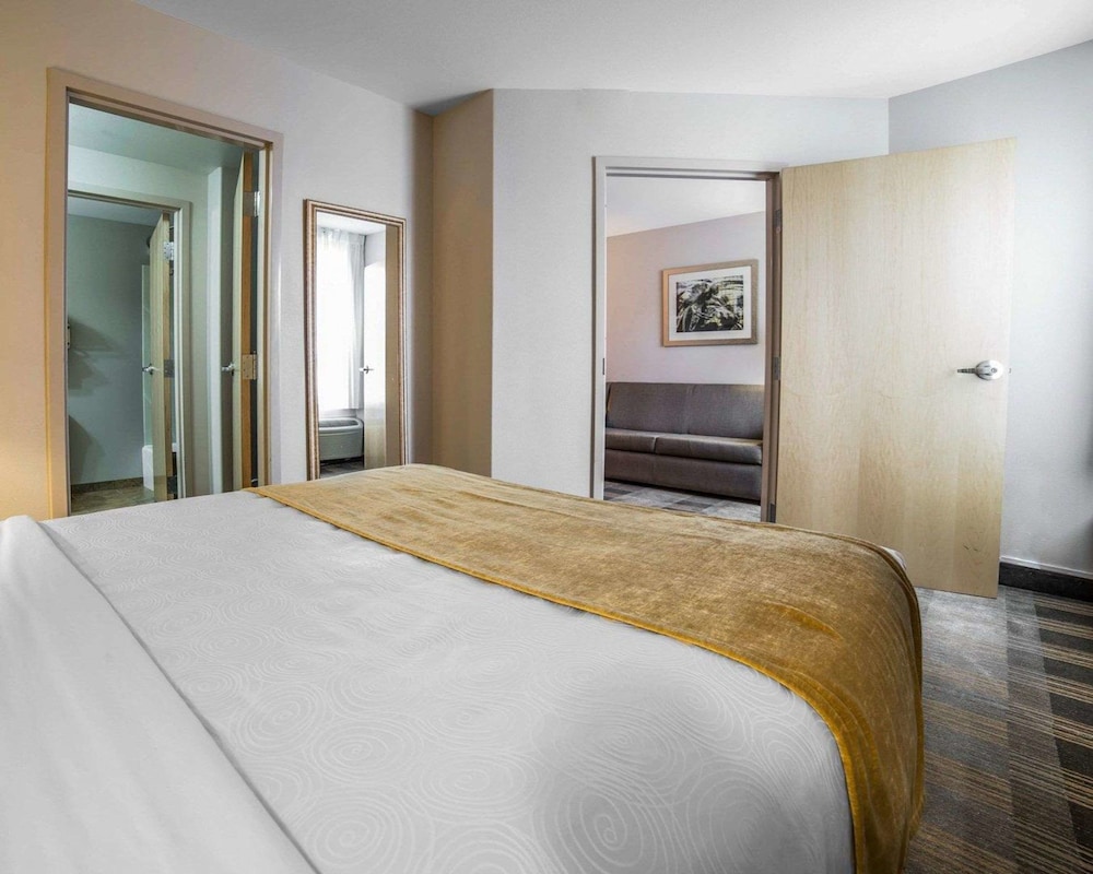 Suite, 1 Queen Bed - Photo 5