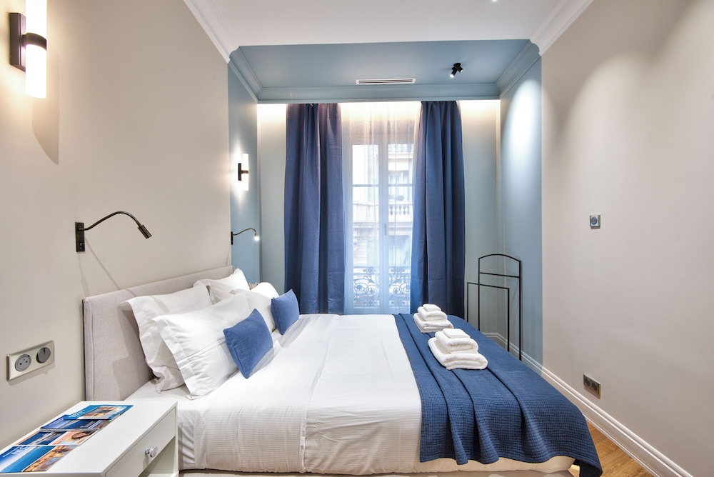 202 Design Apartment, 1 Queen Bed and 1 Sofa Bed, Balcony