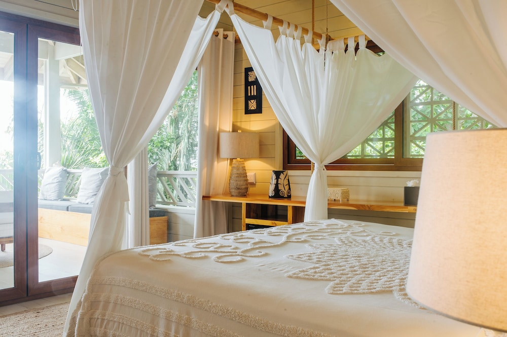 Design Double Room, 1 King Bed, Non Smoking, Sea View photo 2