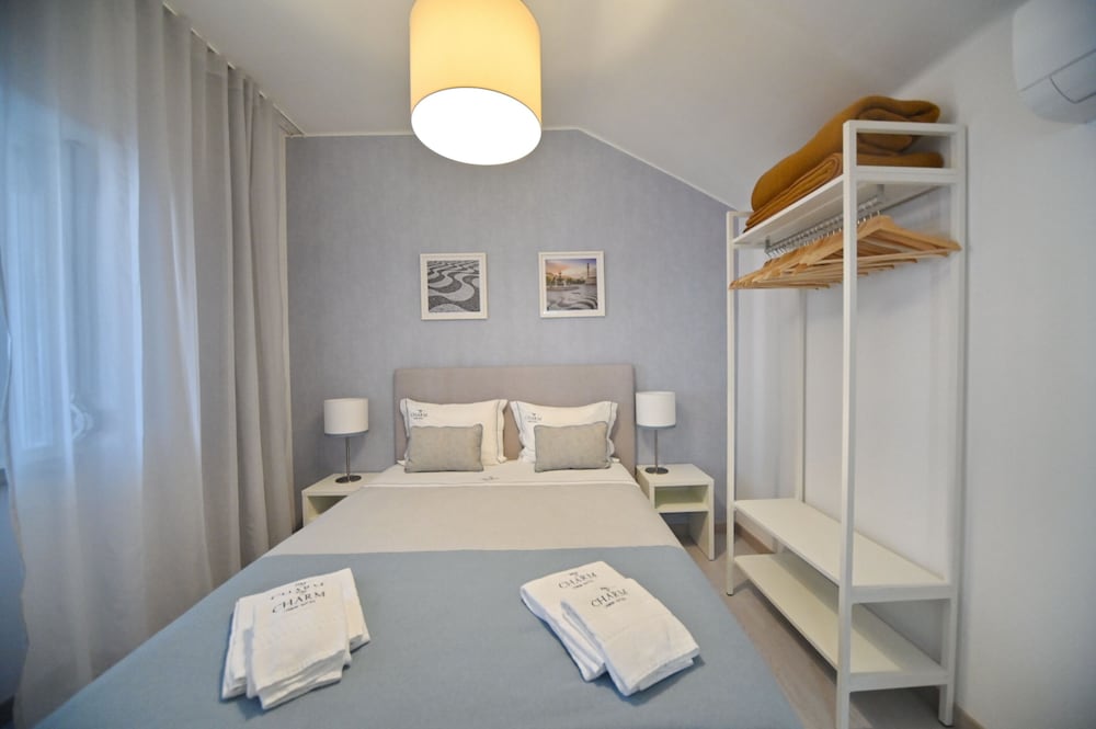 Studio, 3 Bedrooms photo 1