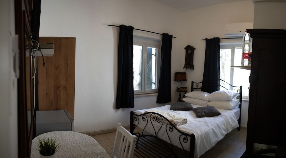Basic Double or Twin Room, 2 Twin Beds (Tzefania Hotel 206)