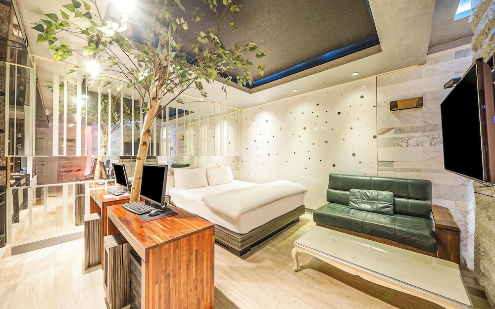 Room (VIP TWIN (massage bed Netflix viewing) photo 1