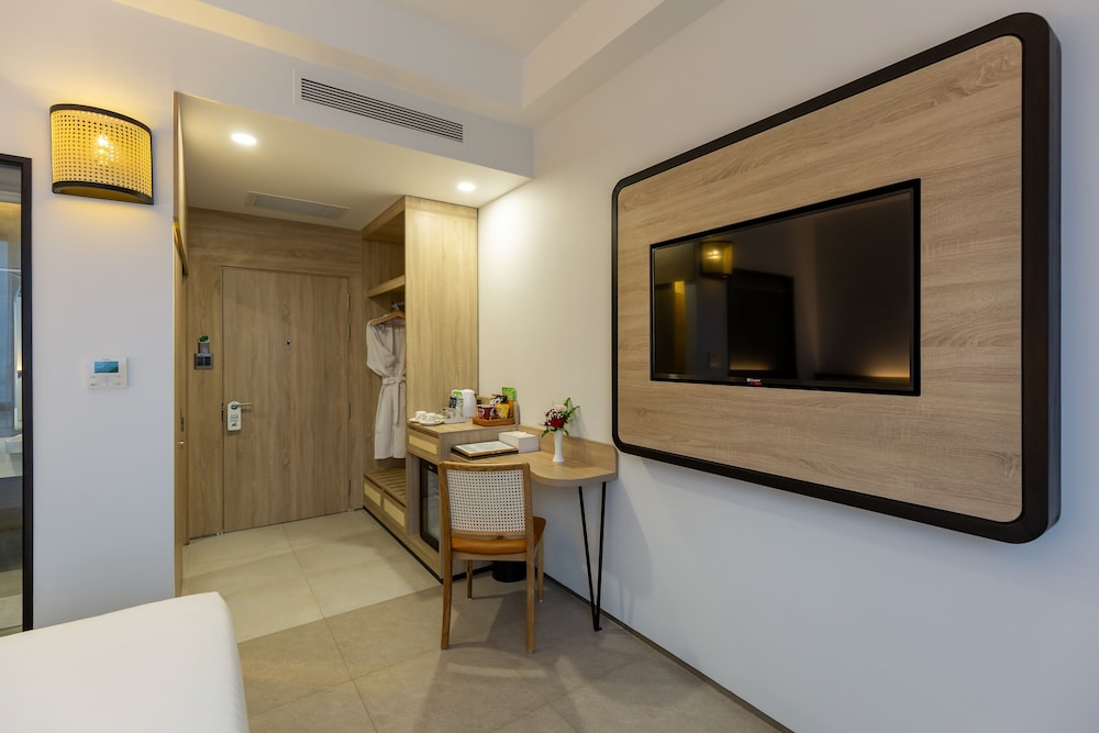Deluxe Double or Twin Room, City View - Photo 3