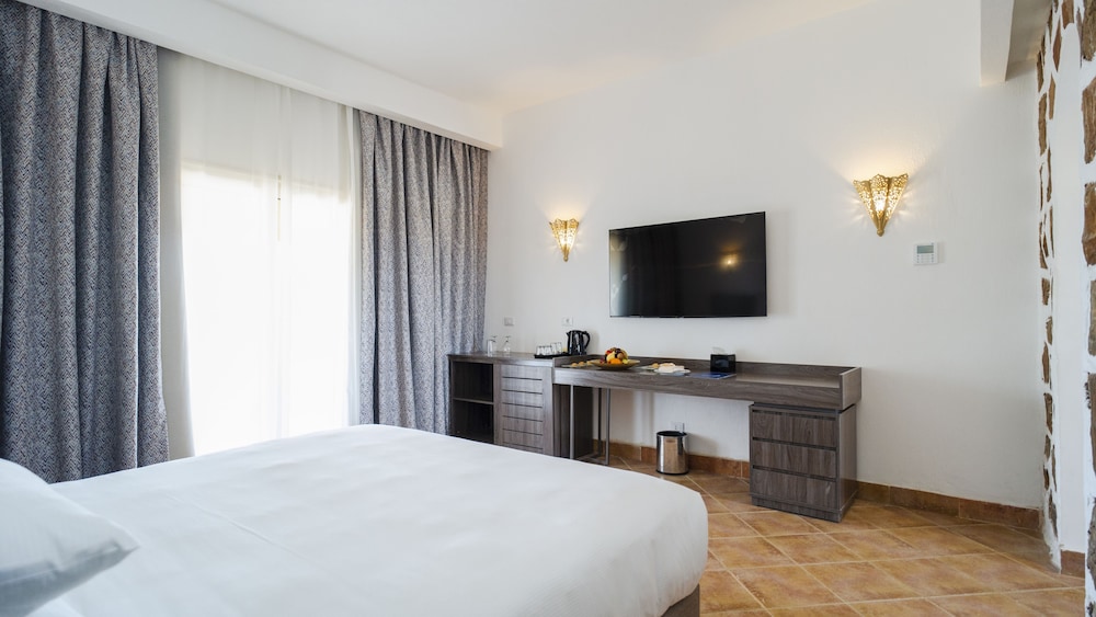 Deluxe Double Room, Garden View - Photo 1