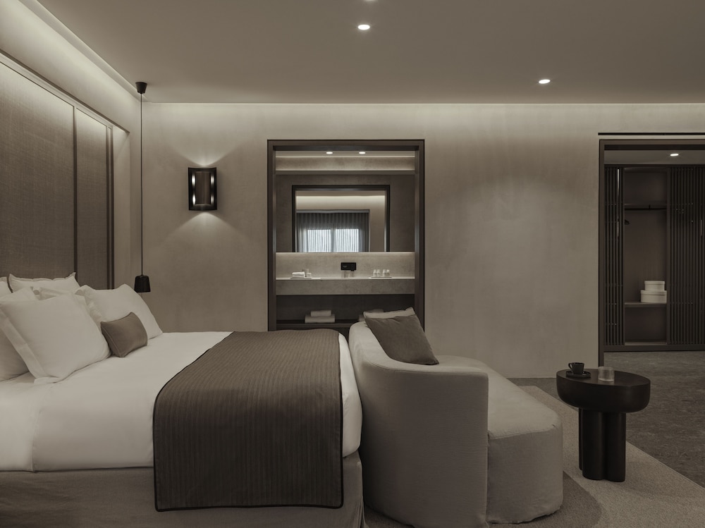 Noima Suite, Private Heated Pool, Sea View - Photo 2