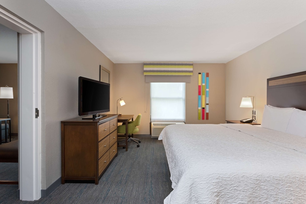 1 Bedroom King Suite with Sofabed, Kitchen and Patio - Photo 1