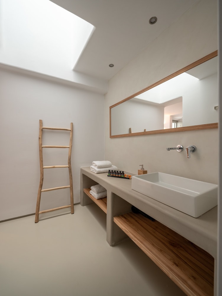 Grand Studio Suite, Sea View (Grand Vista) - Photo 8