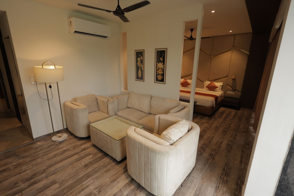Premier Studio Suite photo 2