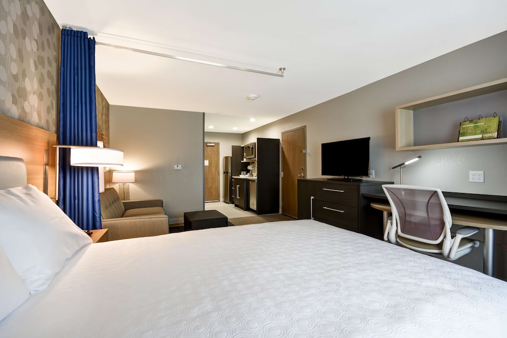 Studio Suite, 1 King Bed, Non Smoking photo 2