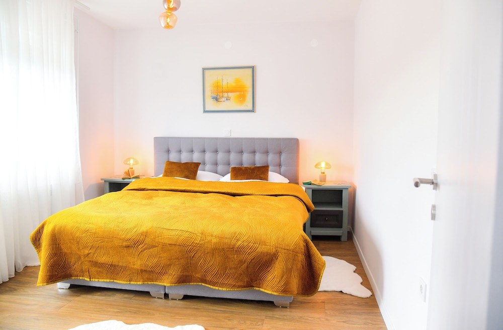 Deluxe Apartment, Hill View