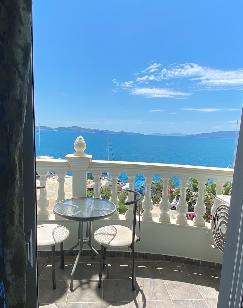 Quadruple Room, Sea View photo 2