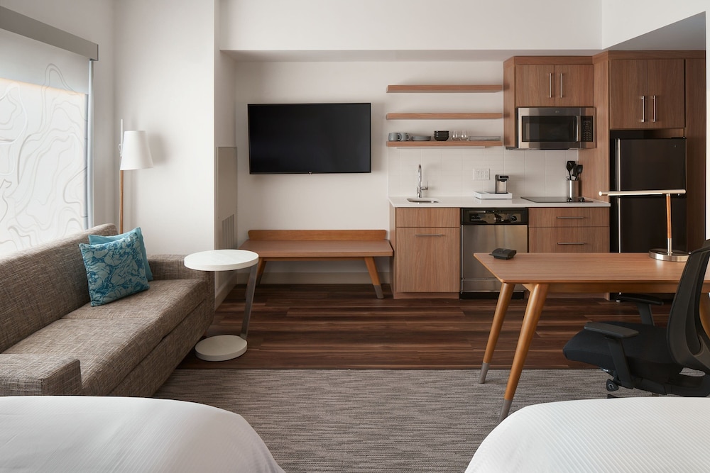 Studio, Multiple Beds (Hearing Accessible) thumbnail 5
