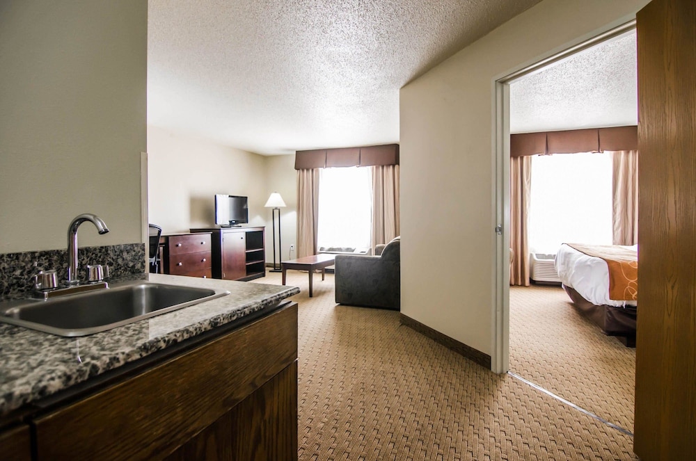 Suite, 1 King Bed, Non Smoking - Photo 5