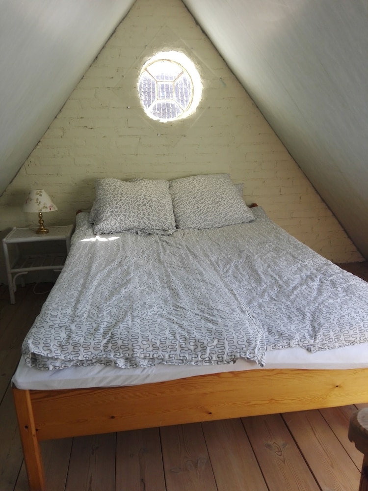 Family Room, Multiple Beds, Shared Bathroom photo 3