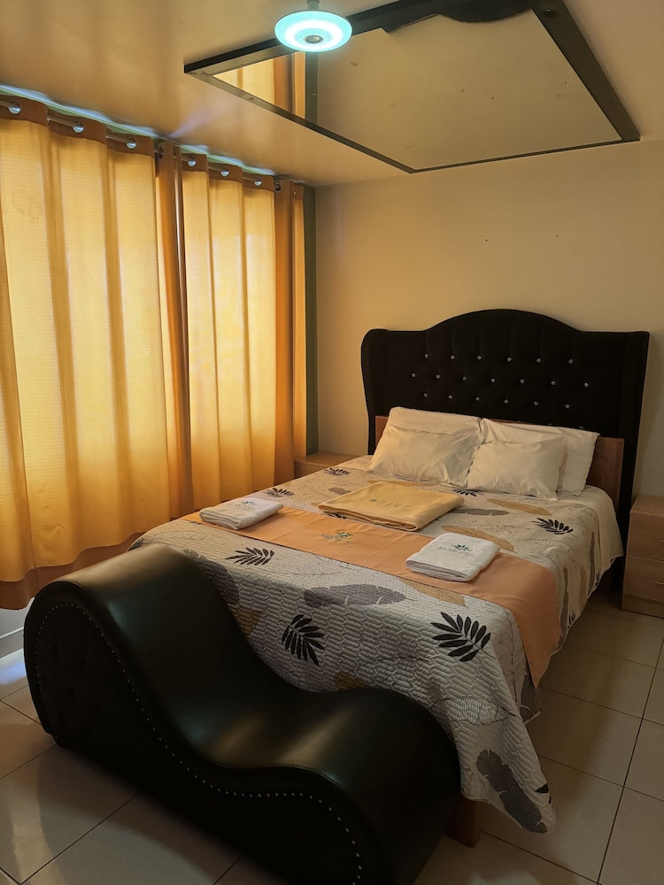 Romantic Double Room, 1 Queen Bed, Ensuite photo 3