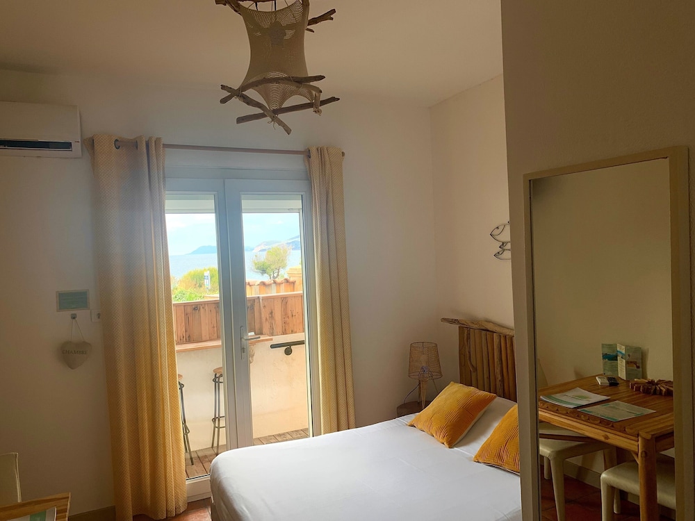 Superior Double Room, Ground or First Floor Balcony, Sea Siew (bois flotté) photo 3