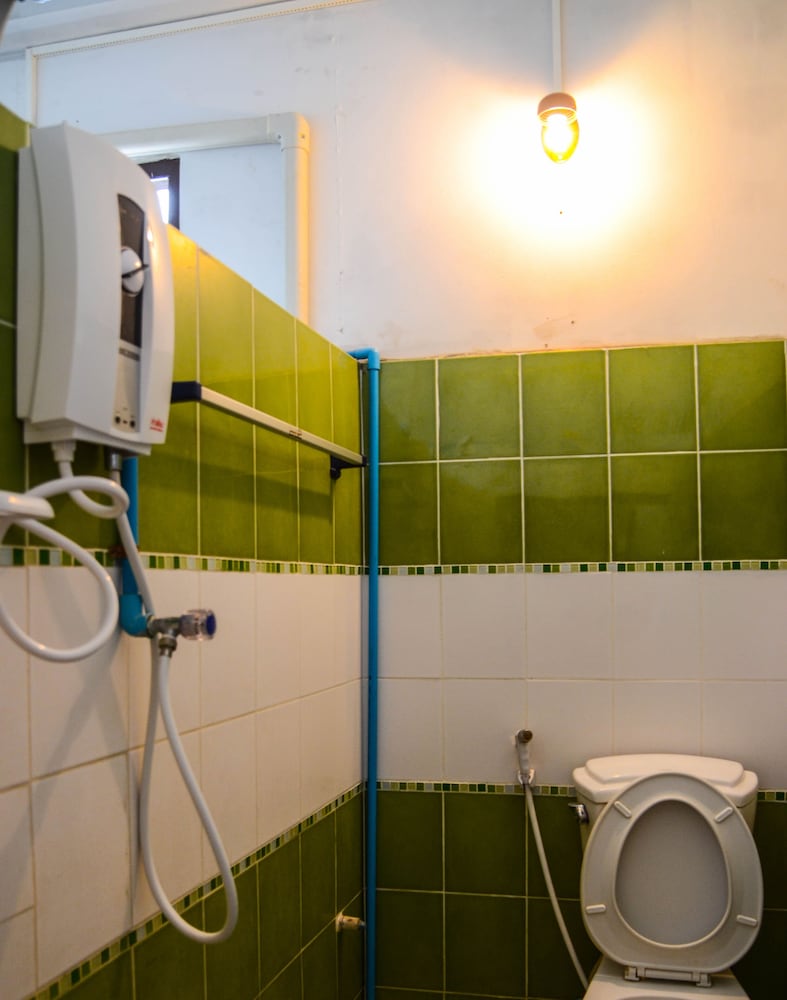 Standard Triple Room with Air-conditioner photo 3