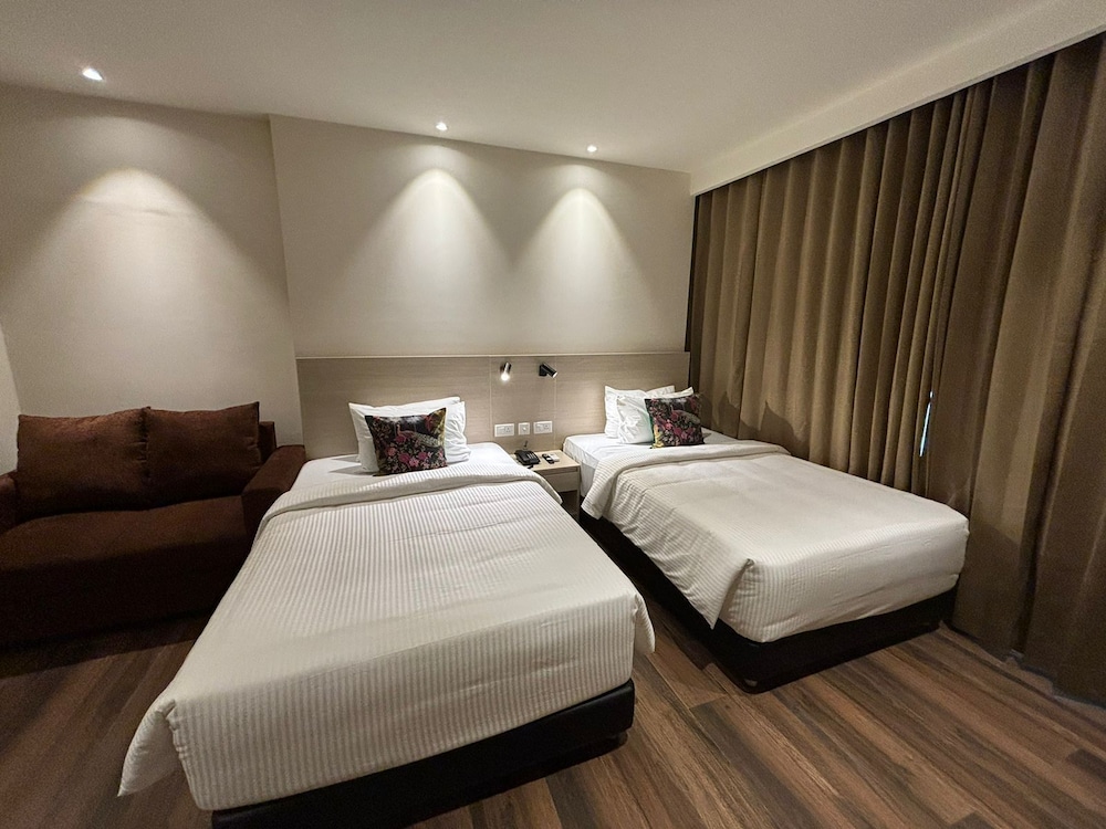 Deluxe Twin Room - Photo 8