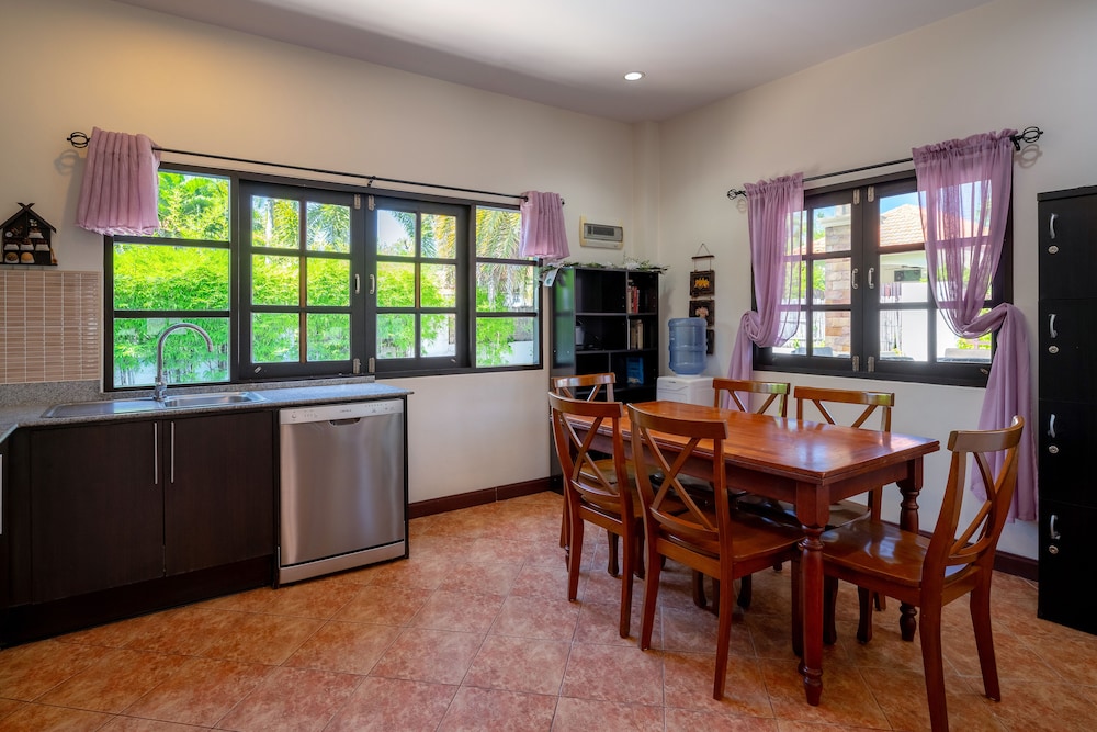 Standard Villa, 3 Bedrooms, Non Smoking, Kitchen - Photo 8