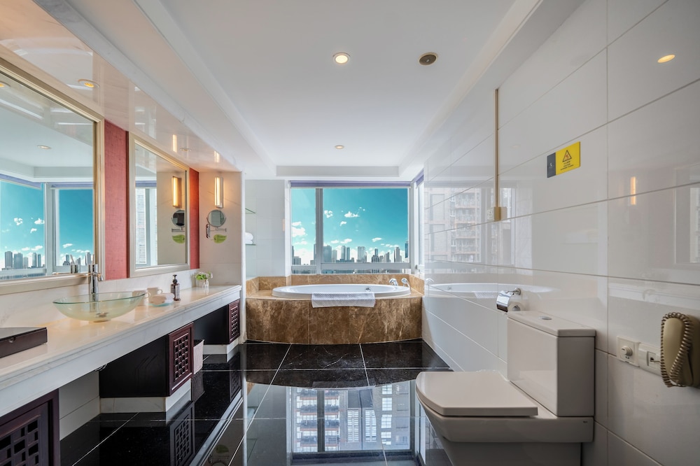 Business Suite - Photo 3