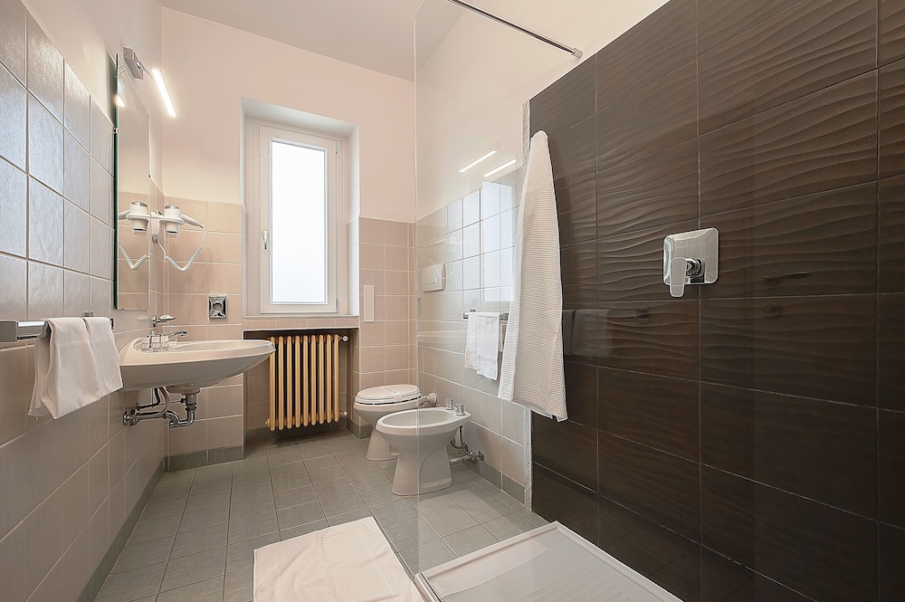 Superior Quadruple Room photo 2
