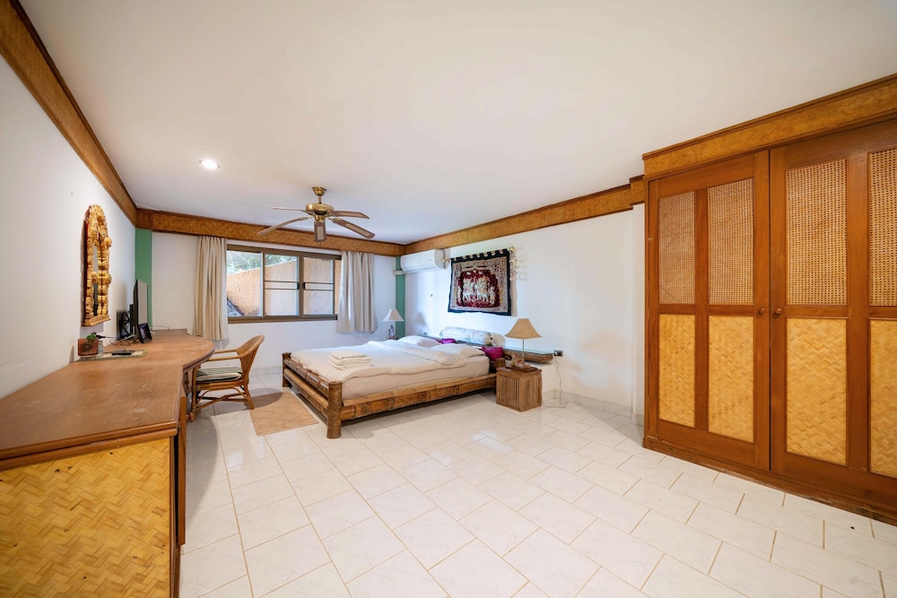 Traditional Apartment, 3 Bedrooms, Balcony, Garden View photo 1