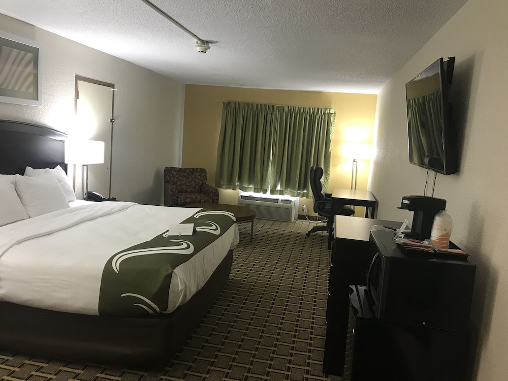 Standard Room, 1 King Bed, Non Smoking - Photo 2