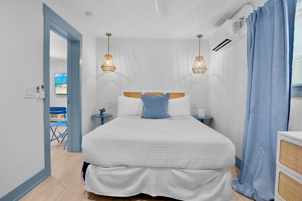 Deluxe 1 Bedroom King Suite