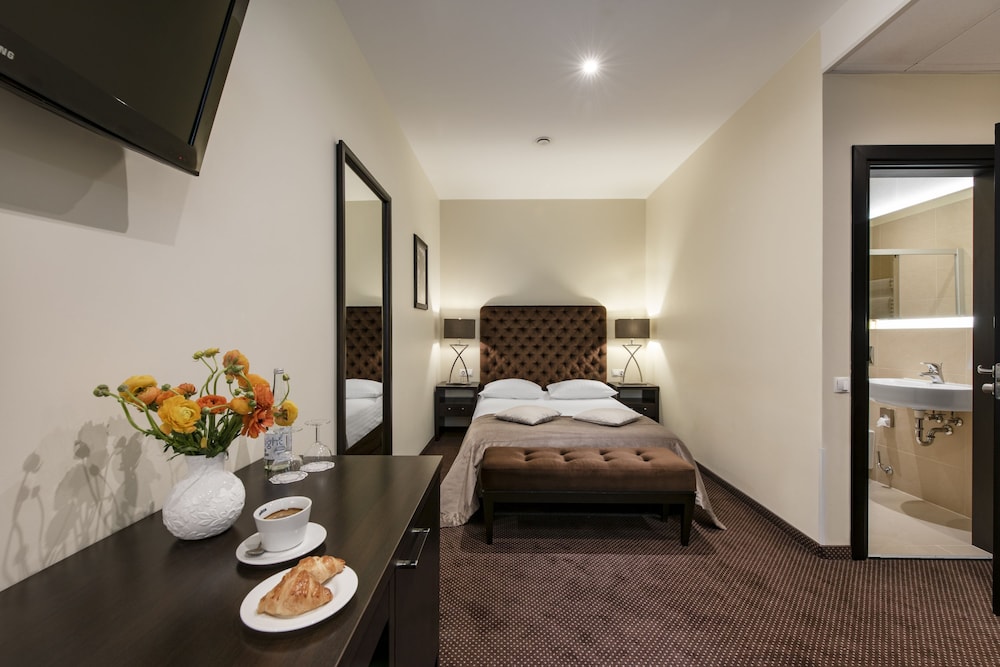 Standard Single Room (Atrium View) photo 3