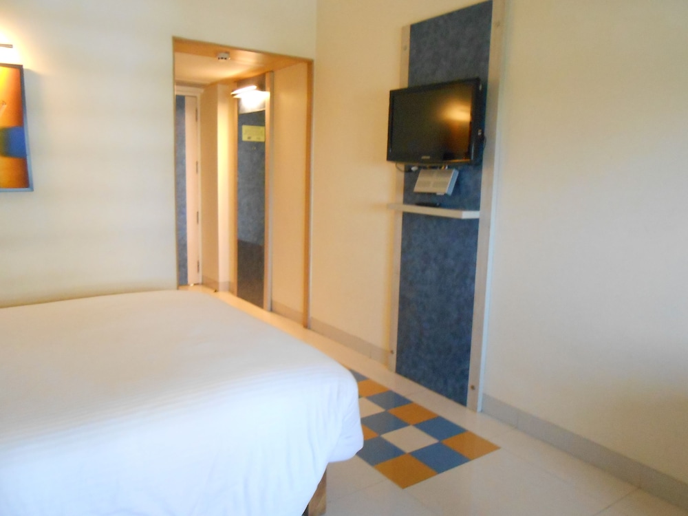 Suite - Photo 21