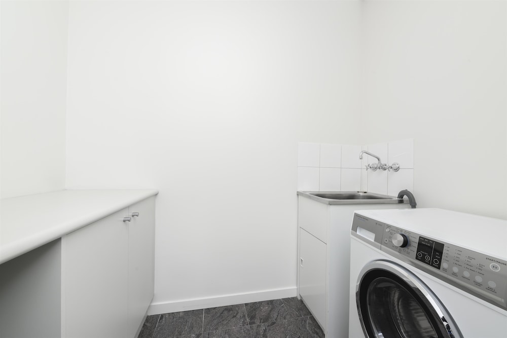 Premier Two Bedroom Apartment with View - Photo 17