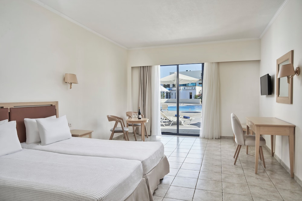 Classic Room Swim Up