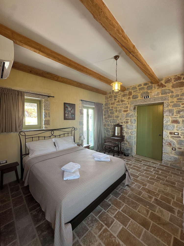 Elite Quadruple Room, Beach View photo 2