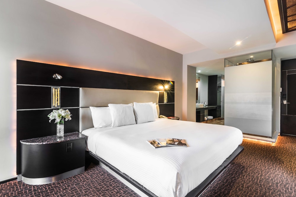 Deluxe Double Room - Photo 9
