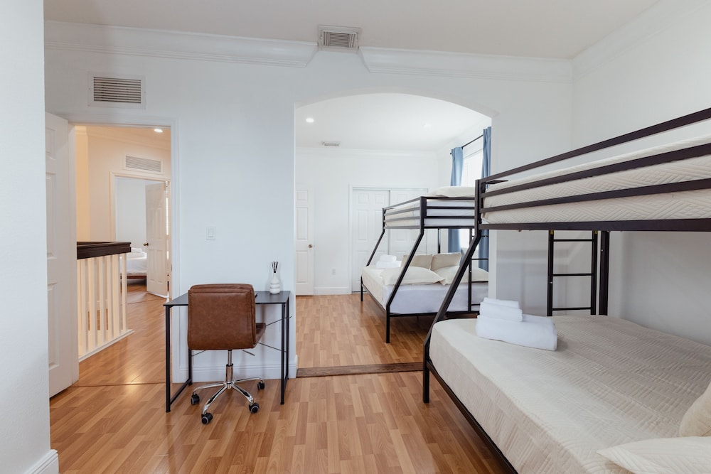 Miami Getaway Heated Pool House & Pool Table Villa, Foto 17