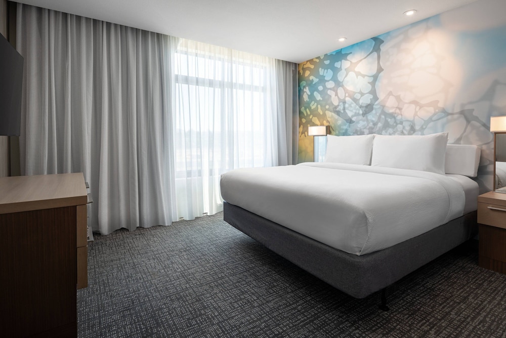Suite, 1 Bedroom - Photo 2